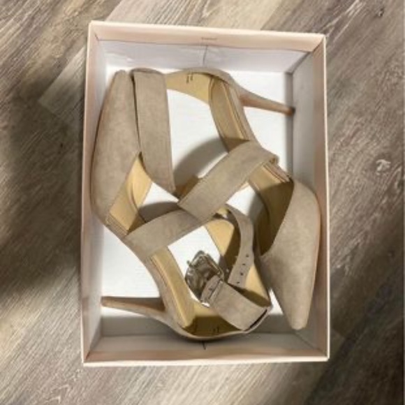 Suede taupe strappy heals - Picture 3 of 9